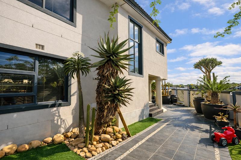 4 Bedroom Property for Sale in Flamingo Vlei Western Cape